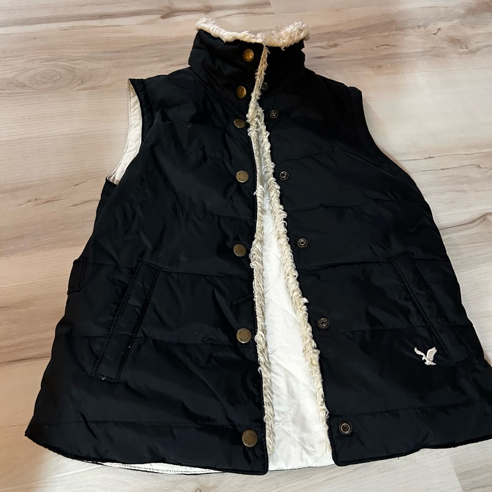 American Eagle Outfitters Black Vest with Cream Lining - Picture 1 of 12